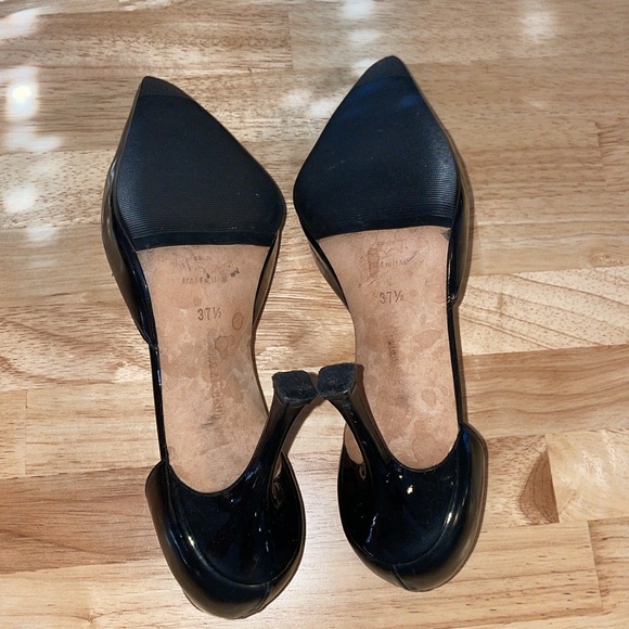 Manolo Blahnik Patent Leather D’Orsay Heels *flaw* - Picture 6 of 7